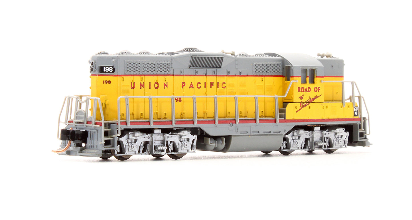 Pre-Owned 48333 GP9 Ph.2 Diesel Locomotive Union Pacific - Road #198
