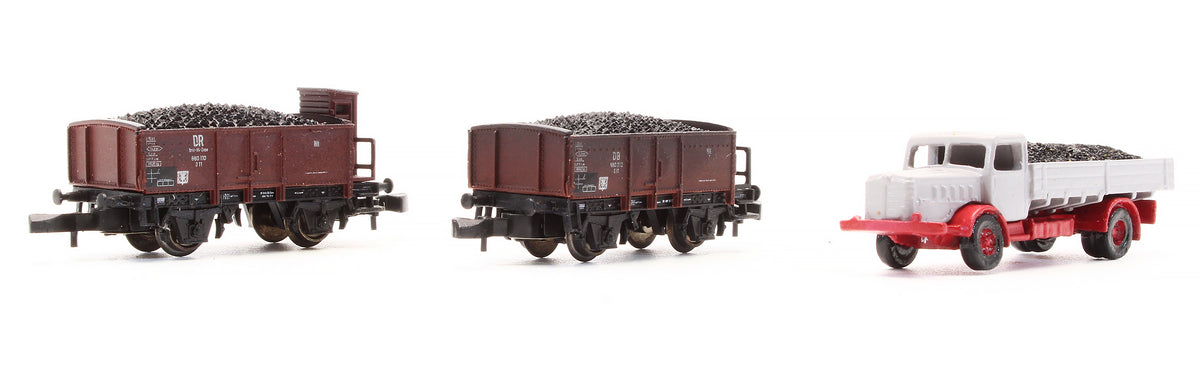 Pre-Owned 86331 Set Of 2 Coal Gondola's & Delivery Truck