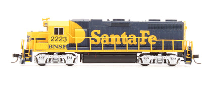 Pre-Owned 40 000 369 GP38 Low Nose Diesel Locomotive BNSF "Patch" - Road #2223