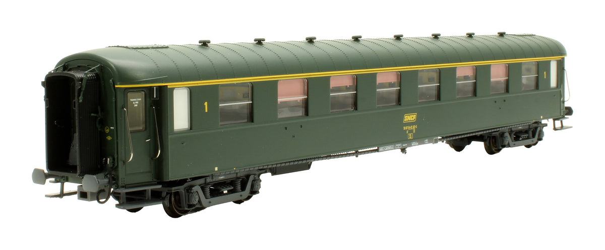 Pre-Owned MW40 203 SNCF 1st Class Coach '50 87 18-47 413-5'