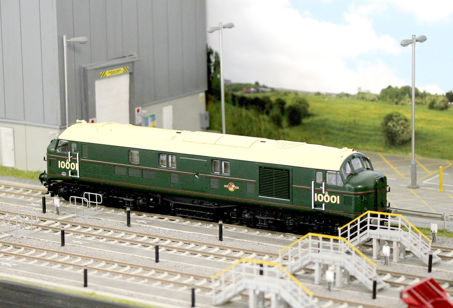 31-995ASF LMS 10001 BR Lined Green (Late Crest) Diesel Locomotive - DCC Sound