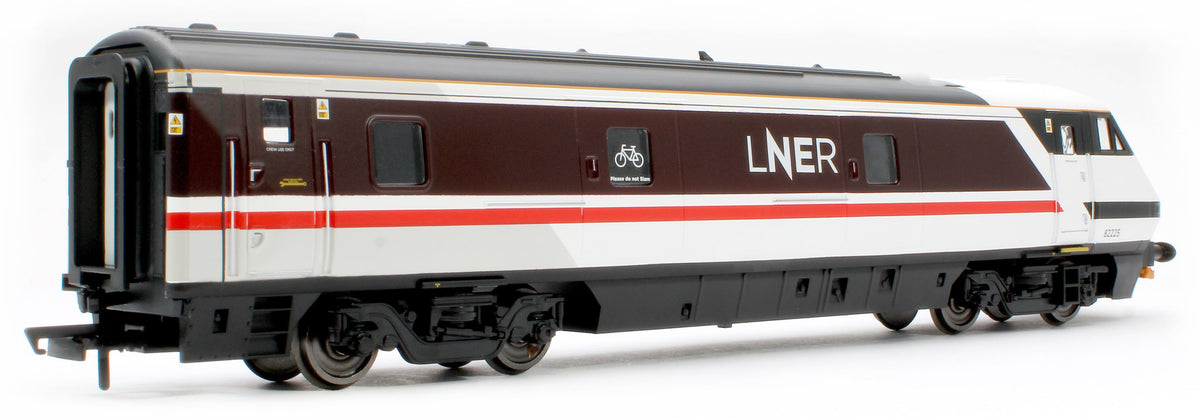 R40504 Mk4 DVT Driving Van Trailer LNER 82225