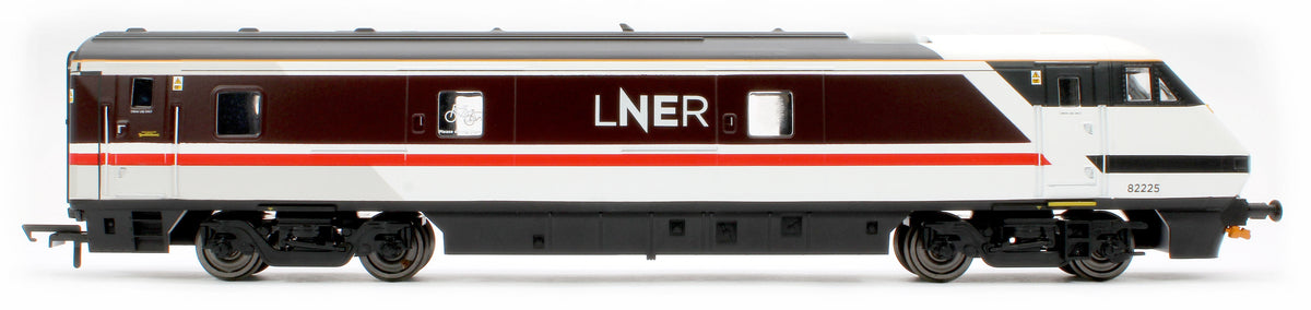 R40504 Mk4 DVT Driving Van Trailer LNER 82225
