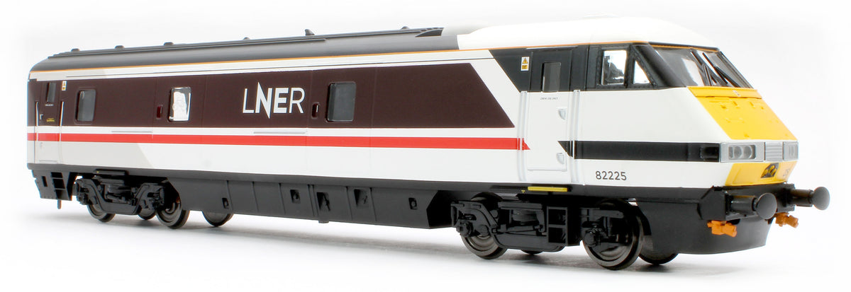 R40504 Mk4 DVT Driving Van Trailer LNER 82225
