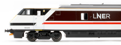 R40504 Mk4 DVT Driving Van Trailer LNER 82225