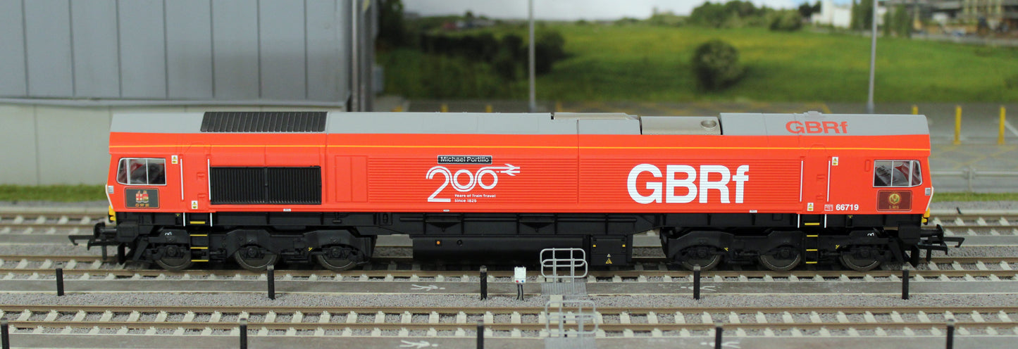 R30550 RailRoad Plus GBRf Class 66 Railway 200 'Michael Portillo' 66719 Diesel Locomotive