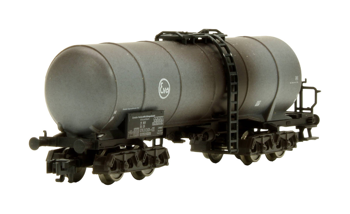Pre-Owned 84 1969 2-10-0 Class 52 German Federal Railway 052 913-1 Pre-War Steam Locomotive Tanker Train Set