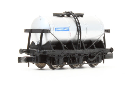 Pre-Owned 2F-031-008 6 Wheel Milk Tanker 'Express Dairy'