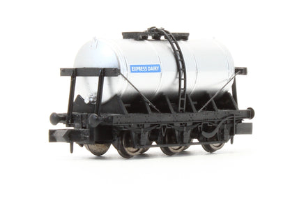 Pre-Owned 2F-031-008 6 Wheel Milk Tanker 'Express Dairy'