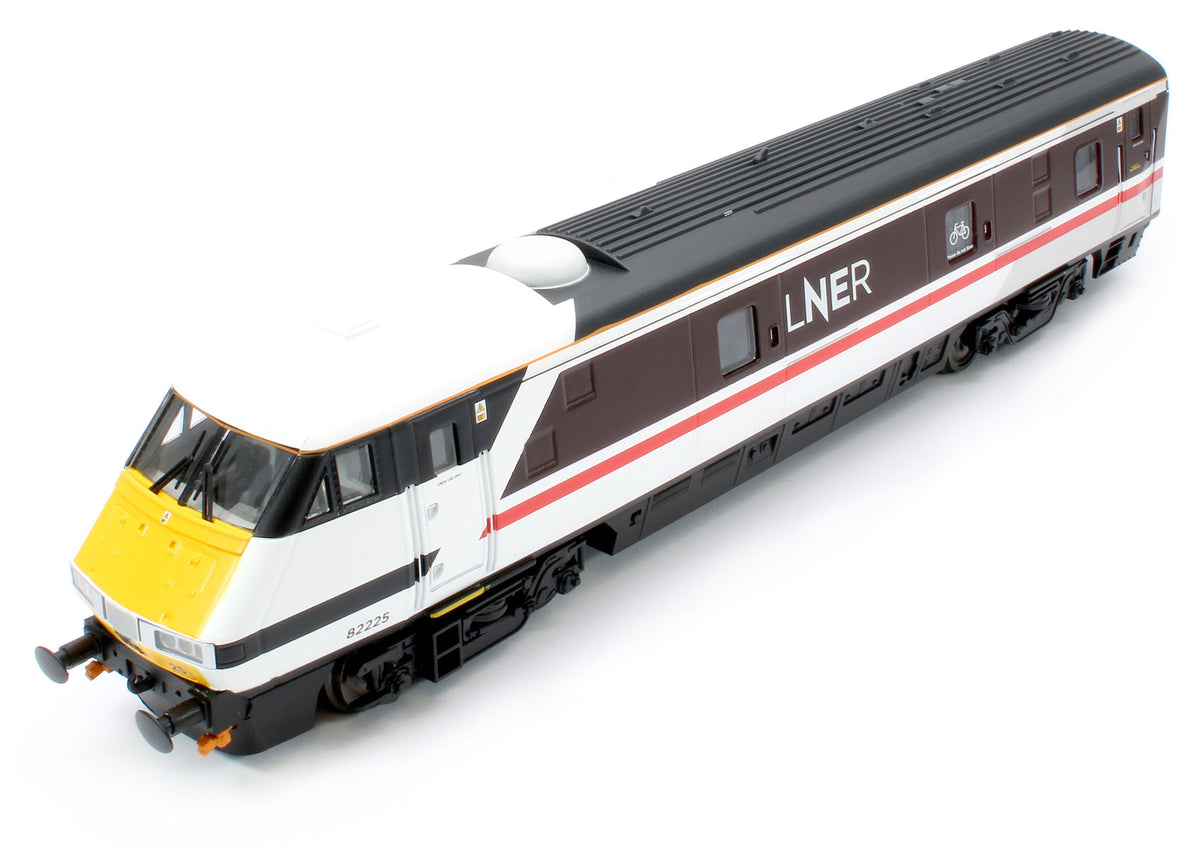 R40504 Mk4 DVT Driving Van Trailer LNER 82225