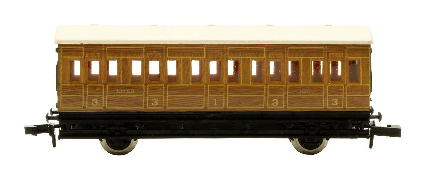 Pre-Owned 0662 LNER 4 Wheel Coach '3587'