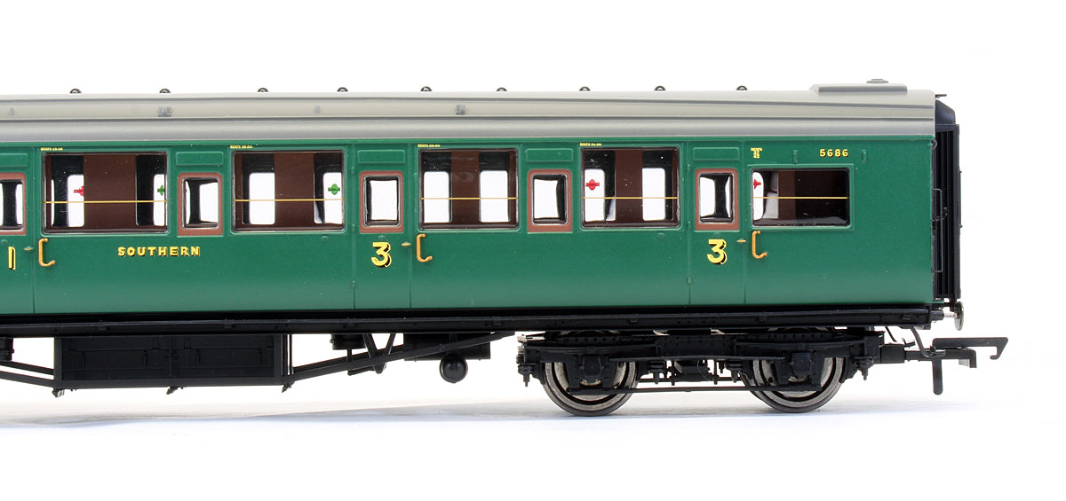 Pre-Owned SR Maunsell Composite Coach '5686'