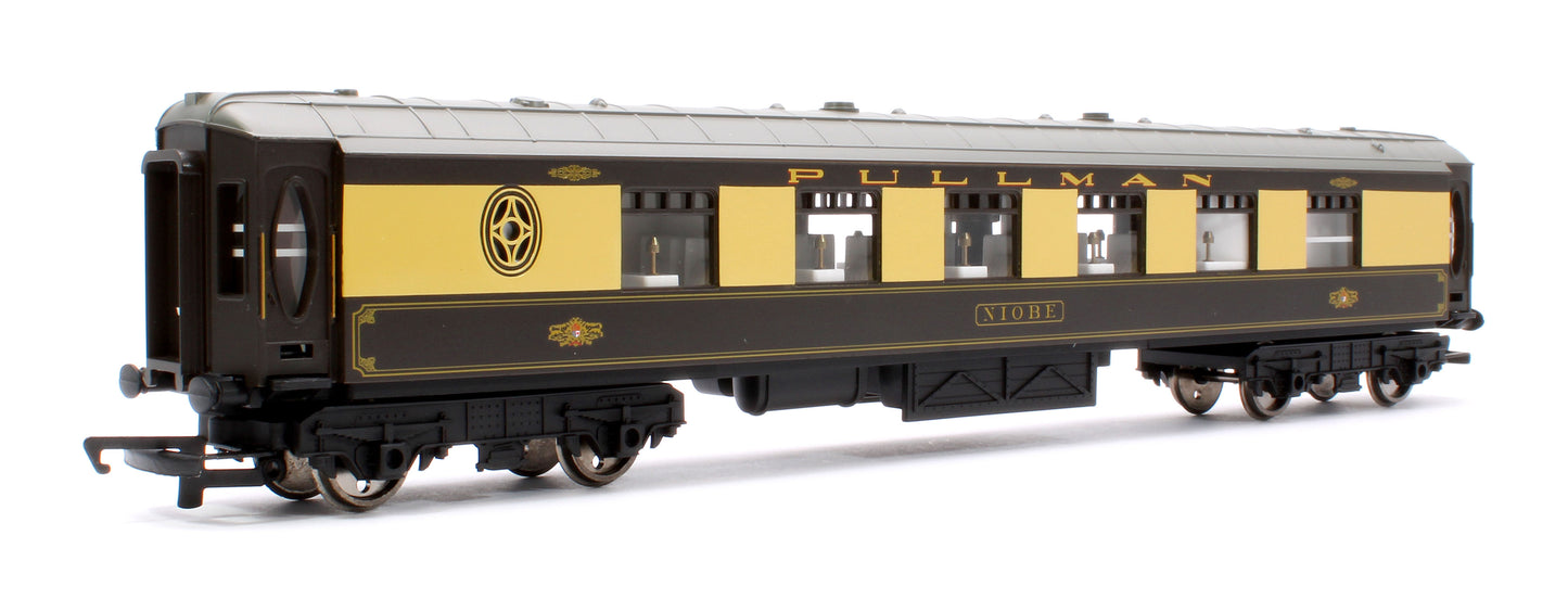 Pre-Owned 'The Cunarder' Rebuilt Battle of Britain 213 Squadron No.34088 & 3 Pullman Coaches Train Pack