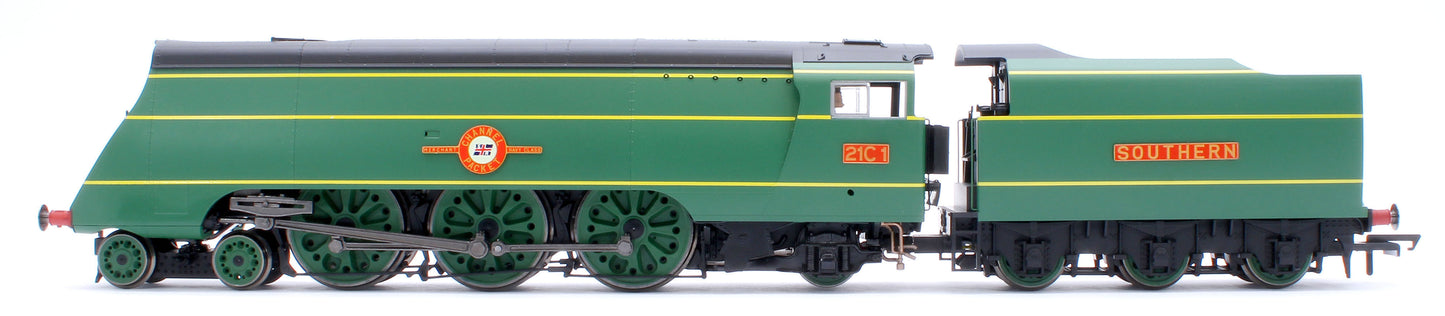 R30399SS SR Merchant Navy Class 4-6-2 21C1 Channel Packet Steam Locomotive - DCC Sound & Steam Generator Fitted