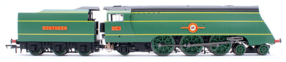 R30399SS SR Merchant Navy Class 4-6-2 21C1 Channel Packet Steam Locomotive - DCC Sound & Steam Generator Fitted