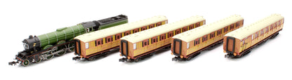 A3 Flying Scotsman 4472 LNER Apple Green & 4 Teak Gresley Coaches - DCC Fitted