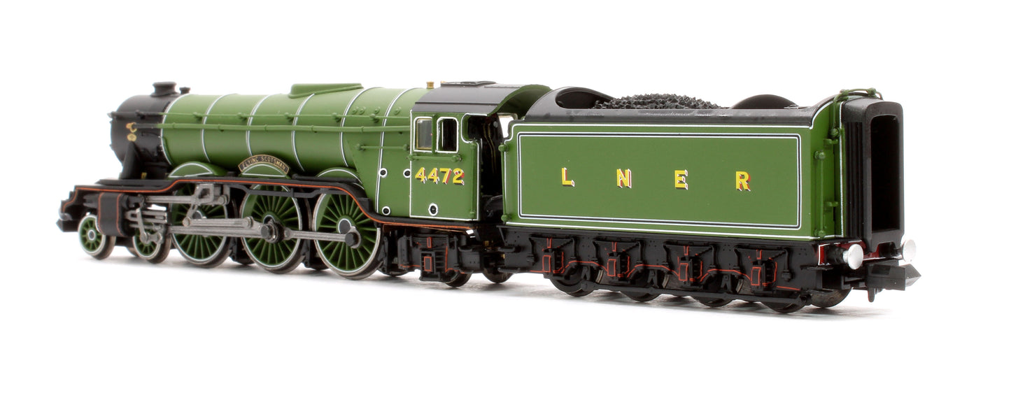 A3 Flying Scotsman 4472 LNER Apple Green & 4 Teak Gresley Coaches - DCC Fitted