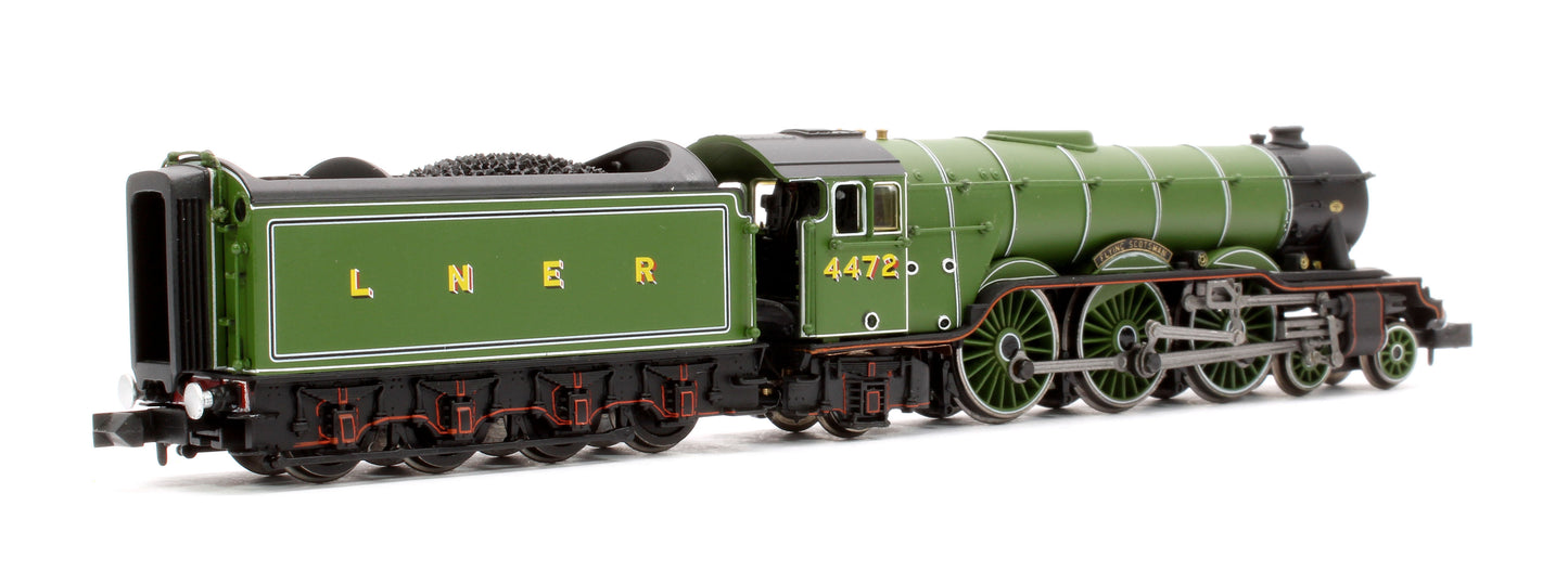 A3 Flying Scotsman 4472 LNER Apple Green & 4 Teak Gresley Coaches - DCC Fitted