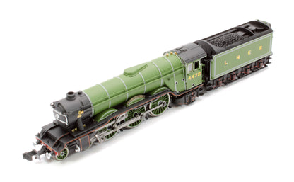 A3 Flying Scotsman 4472 LNER Apple Green & 4 Teak Gresley Coaches - DCC Fitted