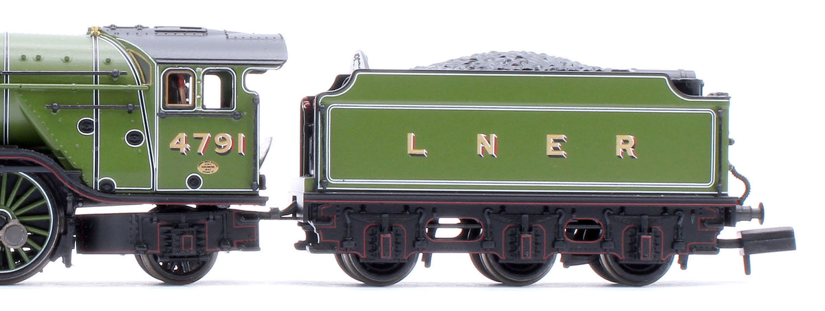 Graham Farish 372-610 LNER V2 4791 LNER Lined Green – Rails