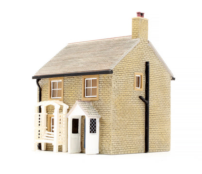 Pre-Owned R8551 Love Lane Cottage