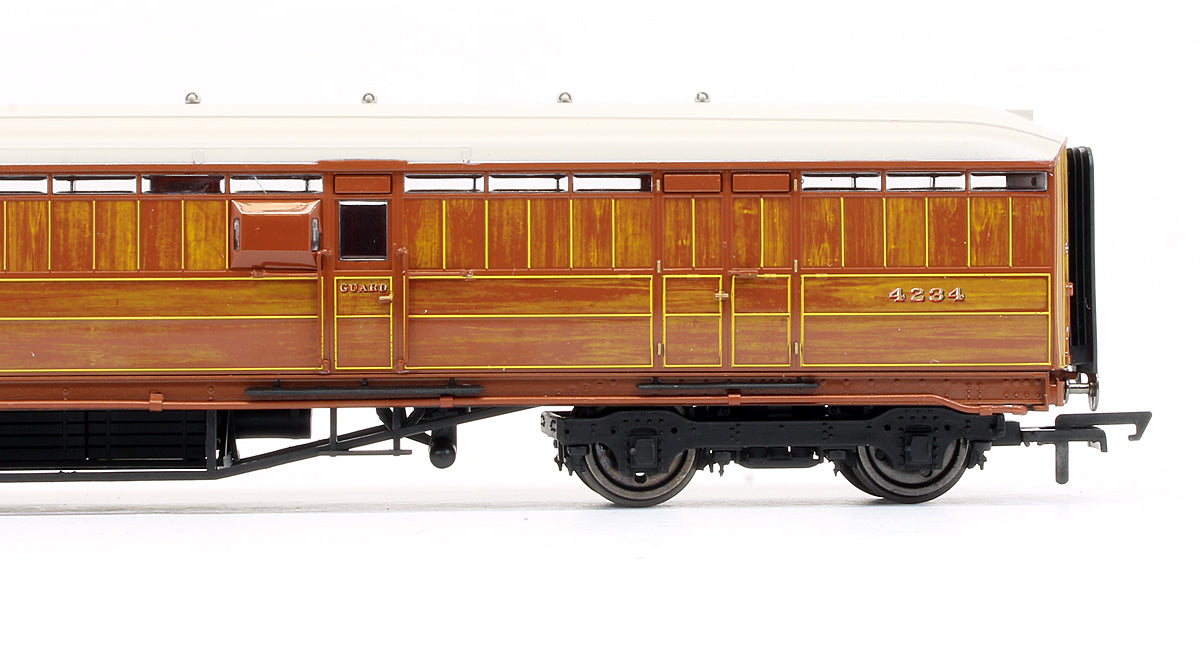 Pre-Owned R4830 LNER Gresley Passenger Brake Coach '4234'