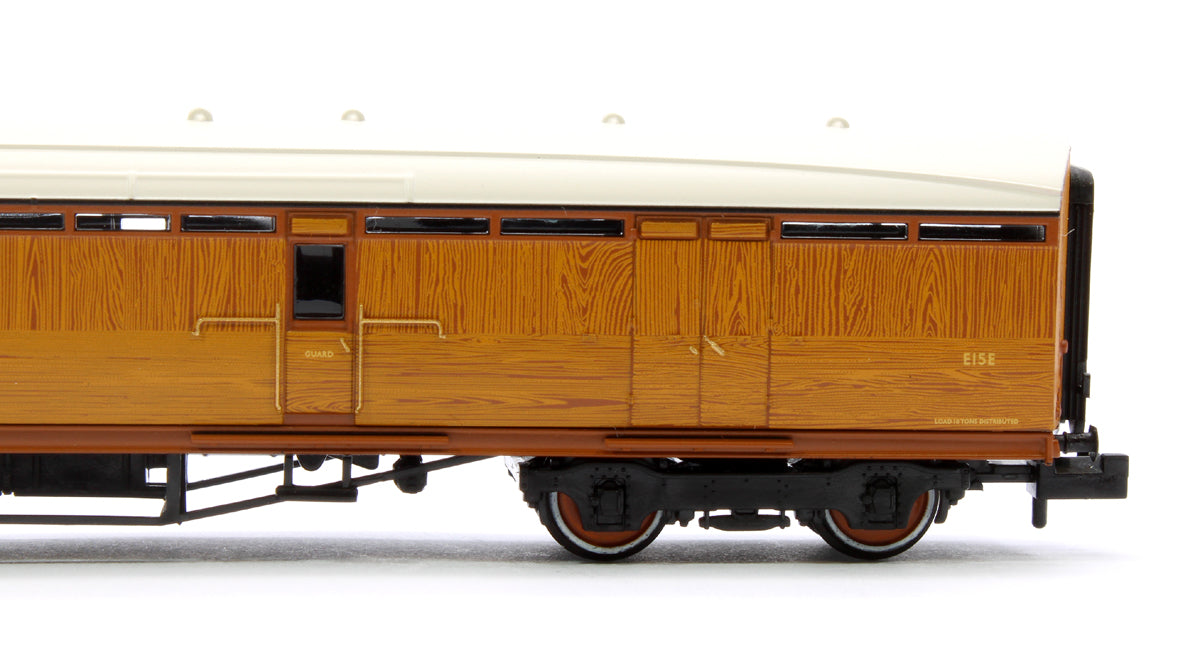 LNER Thompson Full Brake LNER Teak Effect E15E