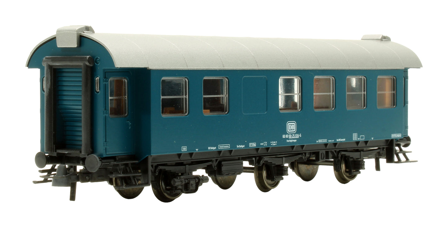 Pre-Owned 66046 DB '977 0 001-5' Crane & Escort Wagon Set