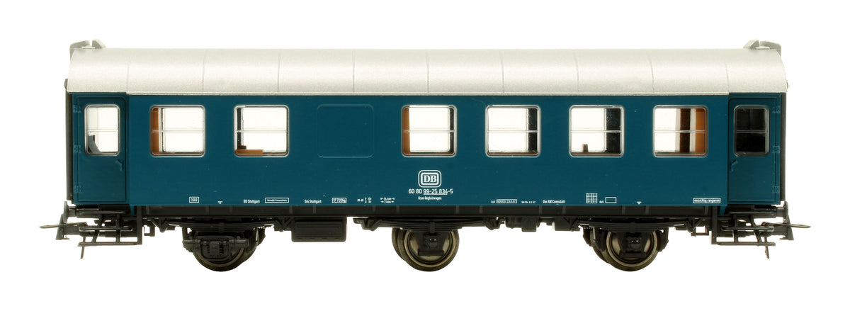 Pre-Owned 66046 DB '977 0 001-5' Crane & Escort Wagon Set