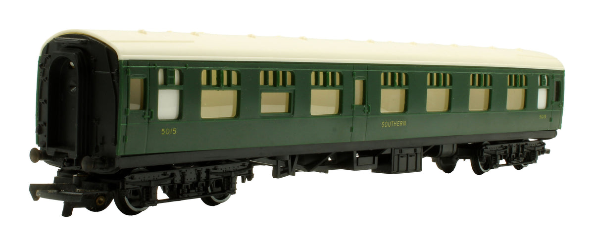 Pre-Owned R622 SR Malachite Composite Coach With Seats '5015'