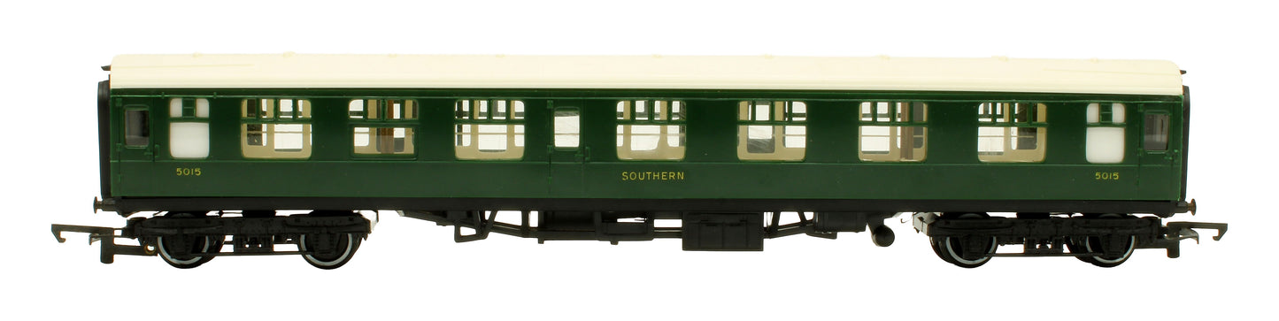 Pre-Owned R622 SR Malachite Composite Coach With Seats '5015'