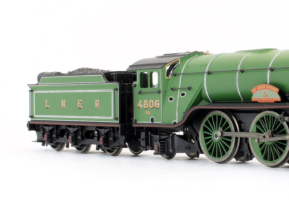 Pre-Owned V2 4806 'The Green Howard' LNER Darlington Green Stepped Tender Steam Locomotive