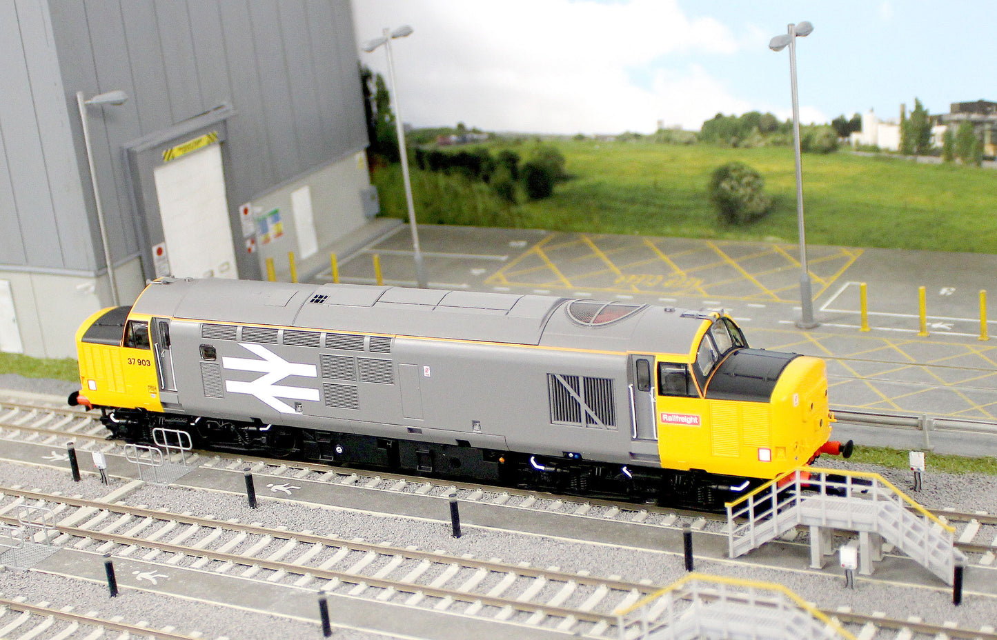 ACC3157 Class 37/9 37903 Railfreight Diesel Locomotive
