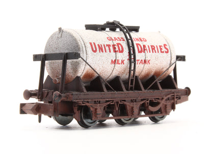 Pre-Owned 6 Wheel Milk Tank Wagon United Dairies - Weathered - Exclusive Edition
