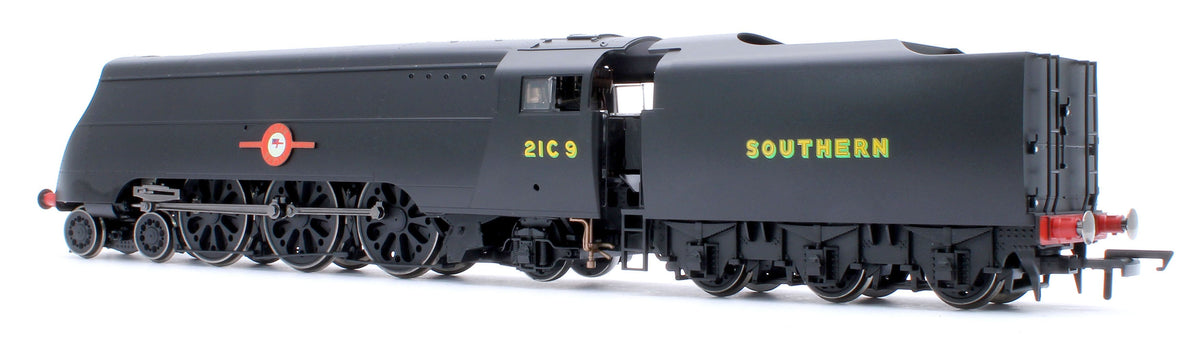 Pre-Owned R30455 SR Merchant Navy Class 4-6-2 No.21C9 'Shaw Savill' (WWII 80th Anniversary Collection) Steam Locomotive
