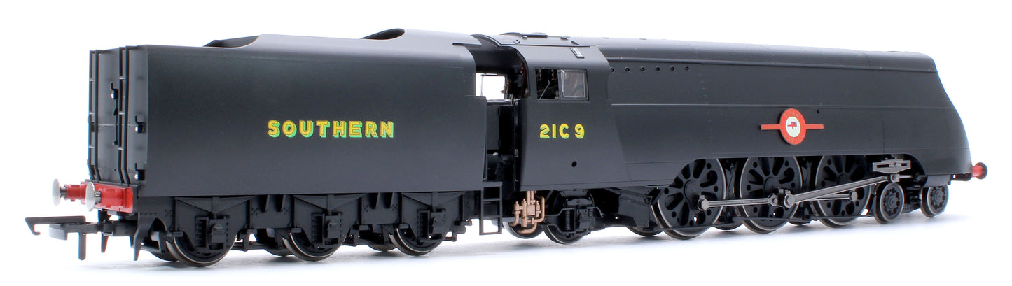 SR Merchant Navy Class 4-6-2 No.21C9 'Shaw Savill' (WWII 80th Anniversary Collection) Steam Locomotive