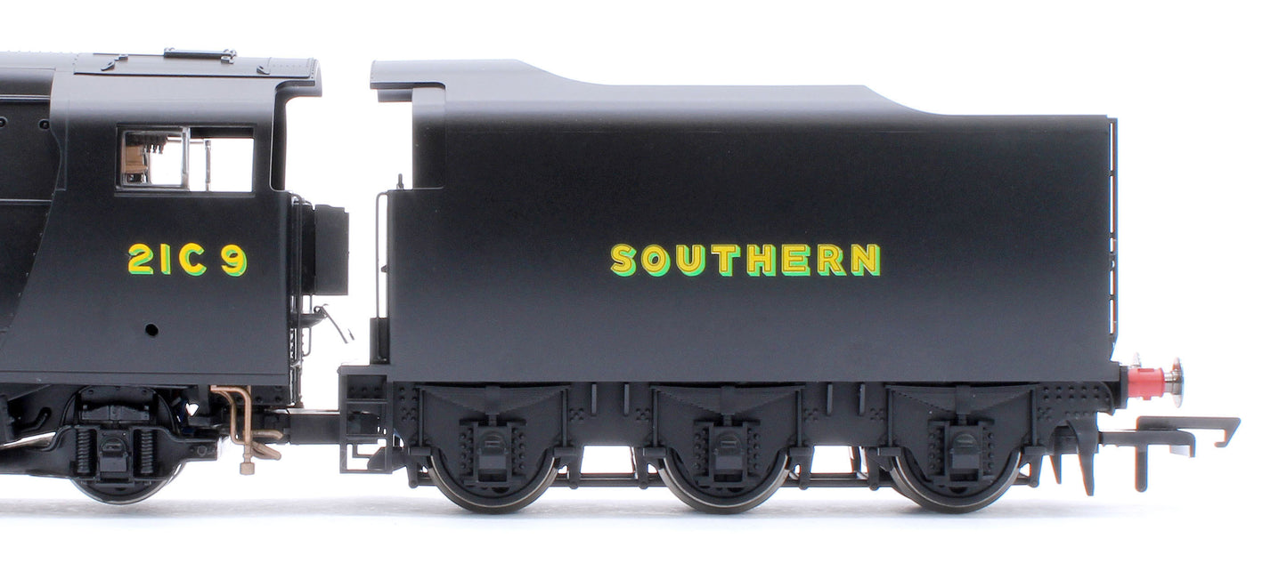 SR Merchant Navy Class 4-6-2 No.21C9 'Shaw Savill' (WWII 80th Anniversary Collection) Steam Locomotive