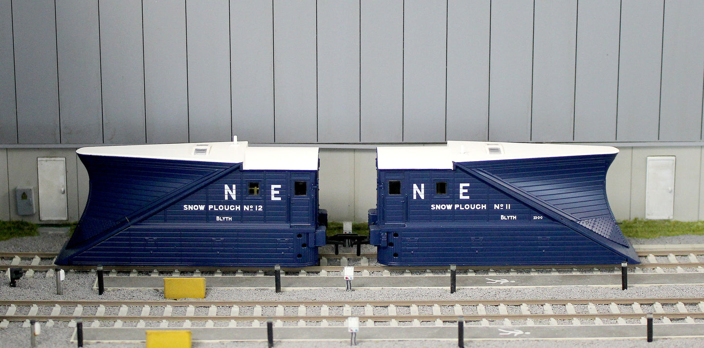 38-641Z Pair of 2 NER Snowploughs 11 & 12 LNER Blue