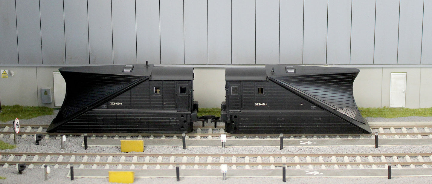 38-642Z Pair of 2 NER Snowploughs DE900565 & DE900566 BR Departmental Black