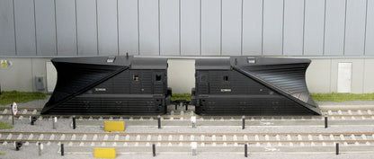 38-642Z Pair of 2 NER Snowploughs DE900565 & DE900566 BR Departmental Black