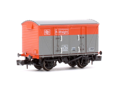 Set of 3 BR 12T VEA Ventilated Vans, BR Railfreight Red/Grey