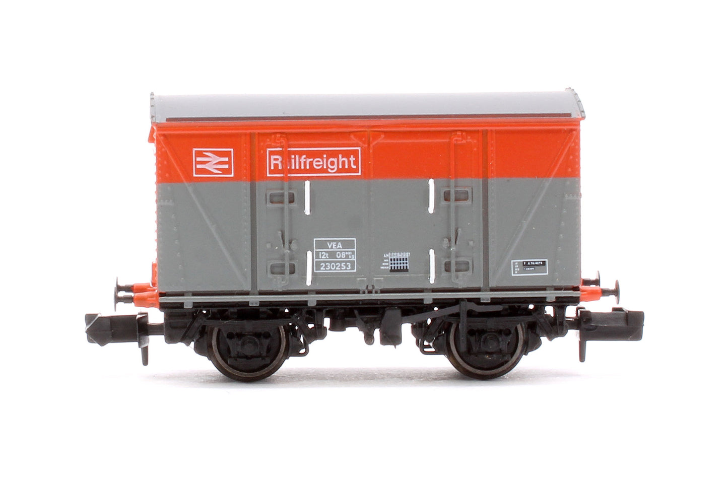 Set of 3 BR 12T VEA Ventilated Vans, BR Railfreight Red/Grey