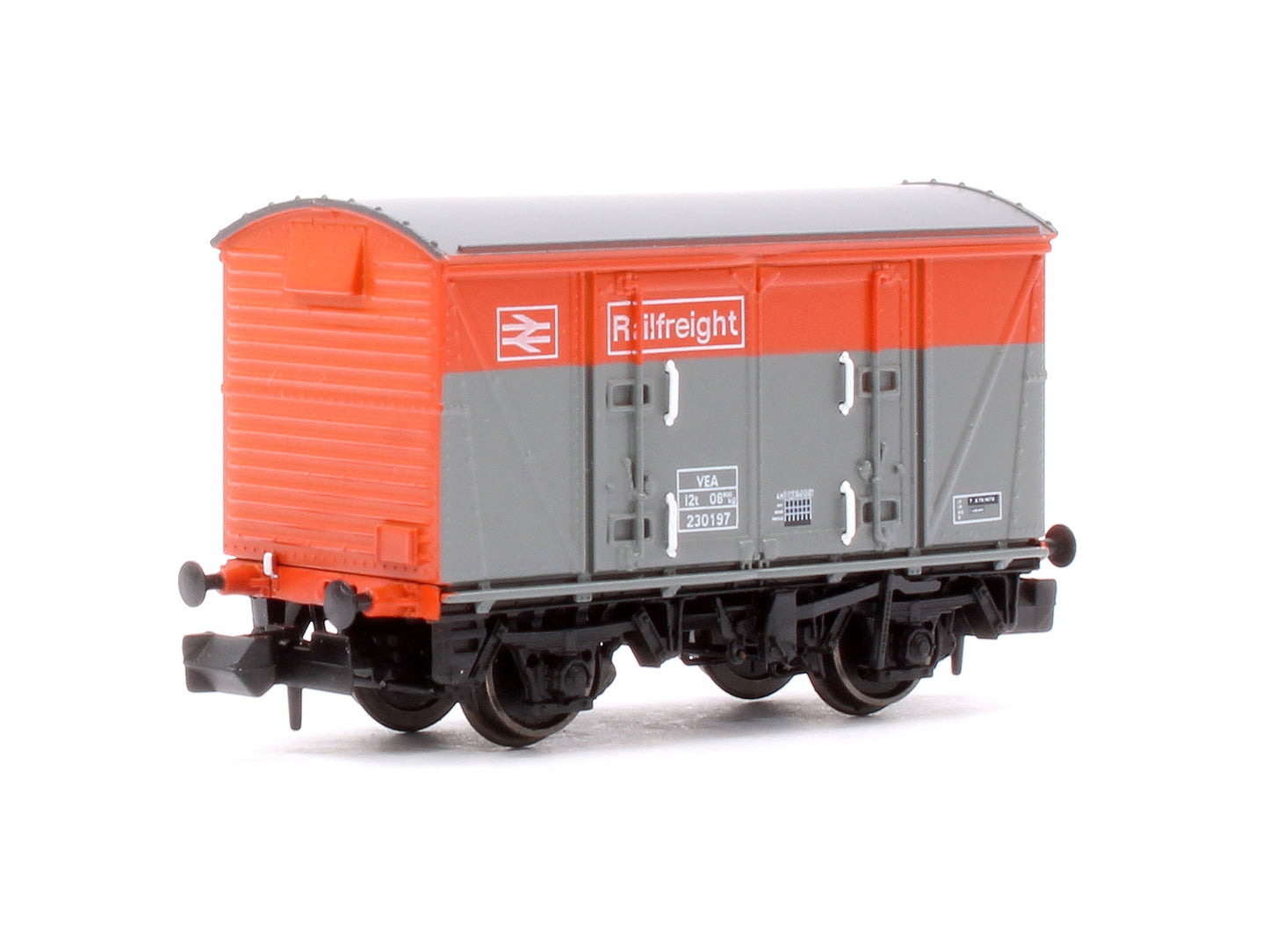 Set of 3 BR 12T VEA Ventilated Vans, BR Railfreight Red/Grey