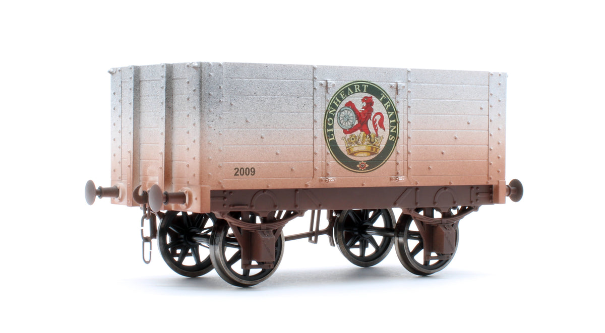 7F-072-012W 7 Plank 9' Wheelbase 2 Door Lionheart Trains Logo - Weathered