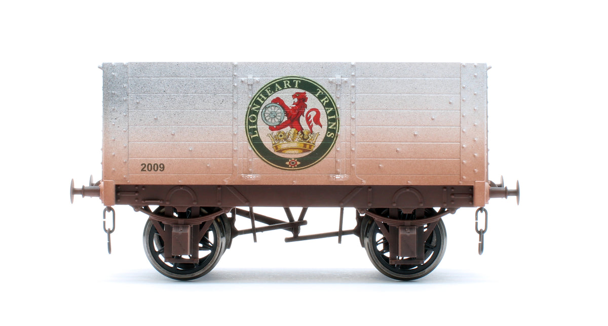 7F-072-012W 7 Plank 9' Wheelbase 2 Door Lionheart Trains Logo - Weathered
