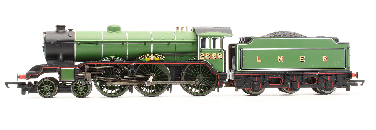Pre-Owned R2185 LNER 4-6-0 Class B17/4 'Norwich City' 2848 Steam Locomotive