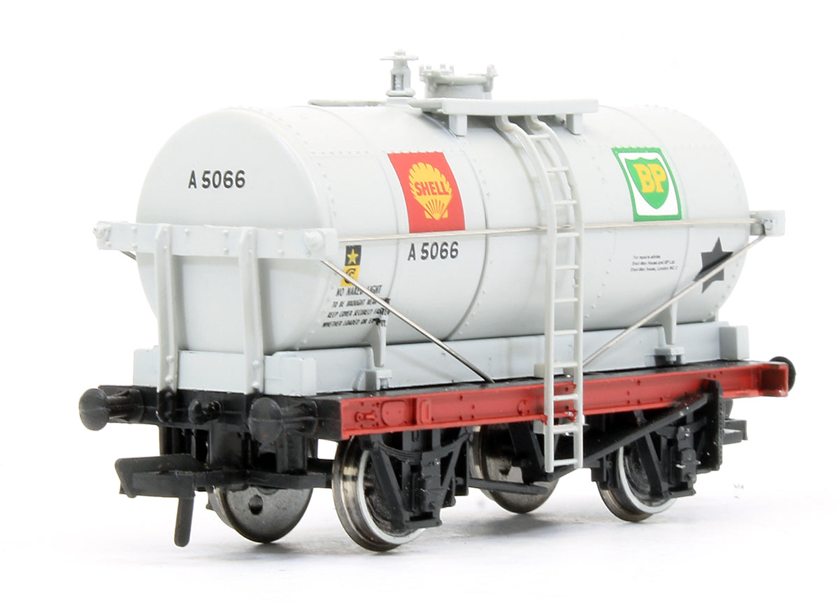 Pre-Owned Set Of 3 'Shell-Mex BP' Tank Wagons