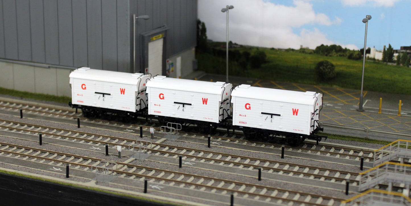 KRM-MICA-OO-B GWR ‘Mica B’ Refrigerated Meat Van - Didcot Preserved Wagons - Pack of 3