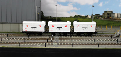 KRM-MICA-OO-B GWR ‘Mica B’ Refrigerated Meat Van - Didcot Preserved Wagons - Pack of 3