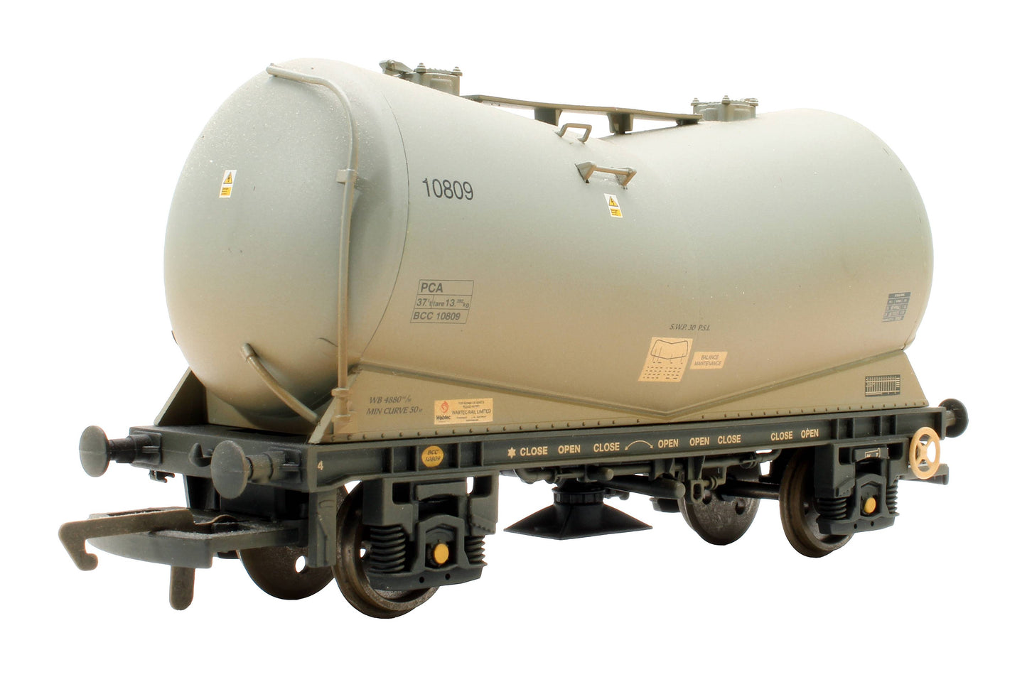 Pre-Owned R6388 Set Of 3 VEE Tank Wagons - Weathered
